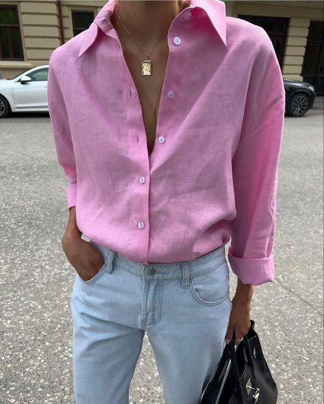 Pink Tshirt Outfit, Pink Shirt Outfit, Linen Shirt Outfit, Blue Jean Outfits, Workwear Fashion, Lovely Clothes, Tshirt Outfits, Cute Simple Outfits, Basic Outfits