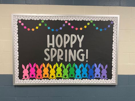 March Bulletin Board Ideas, Bulletin Board Activities, Bulletin Boards Ideas, March Bulletin Board, Boards Ideas, Resident Assistant, Spring Craft, Bulletin Board Ideas, New Classroom