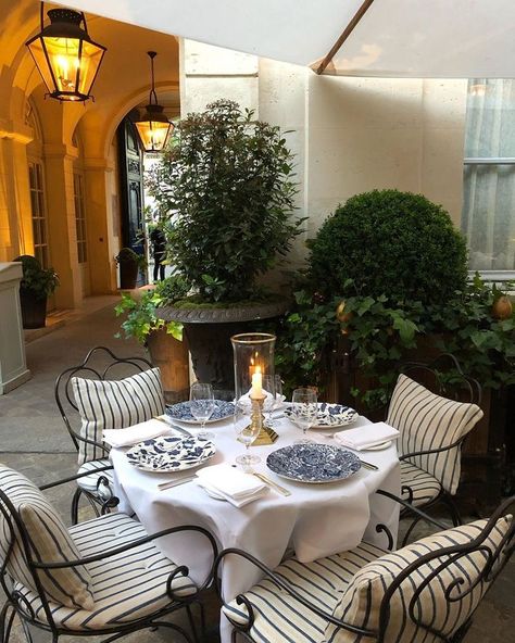 Ralph lauren english garden alfresco French Countryside Backyard, European Patio, Paris Restaurants, Woman's Fashion, Outdoor Dining Area, Back Patio, Outdoor Rooms, Backyard Design, Outdoor Design