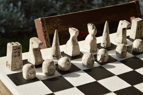 Clay Chess Set, Clay Chess, Diy Chess Set, Modern Chess Set, Aesthetic Clay, Raku Ceramics, Chess Sets, Clay Crafts Air Dry, Set Ideas