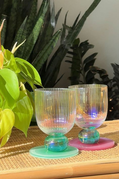 Glasses Inspo, Pine Sol, Funky Glasses, Fancy Cocktails, Margarita Glasses, Unique Cocktails, London Apartment, Ribbed Glass, Martini Cocktail