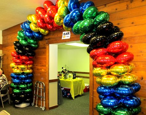 Add some WOW to your family reunion with a foil balloon arch! One of our customers sent this in. Diy Foil, Helium Gas, Diy Balloon, Lego Birthday, Balloon Columns, Arch Kit, Balloon Diy, Balloon Arch, Foil Balloons