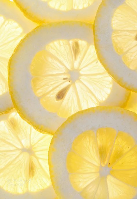 Freeze Lemons, Can You Freeze Lemons, Lemon Aesthetic, Lemon Pictures, Foto Macro, Yellow Aesthetic Pastel, Frozen Lemon, Lemon Slices, Fruit Photography