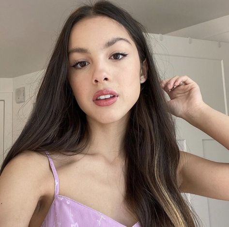 Celebrity Look Alike, Celebrity Style Red Carpet, Body Picture, Celebrity Art, Olivia Rodrigo, Famous Celebrities, Look Alike, Girl Crush, Face Claims