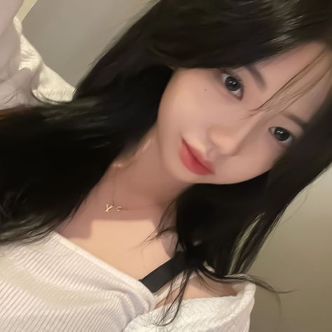 Korean Picture, Korean Photo, 사진 촬영 포즈, Uzzlang Girl, Foto Ideas Instagram, Medium Length Hair Cuts, Pretty Selfies, Korean Makeup, Korean Beauty