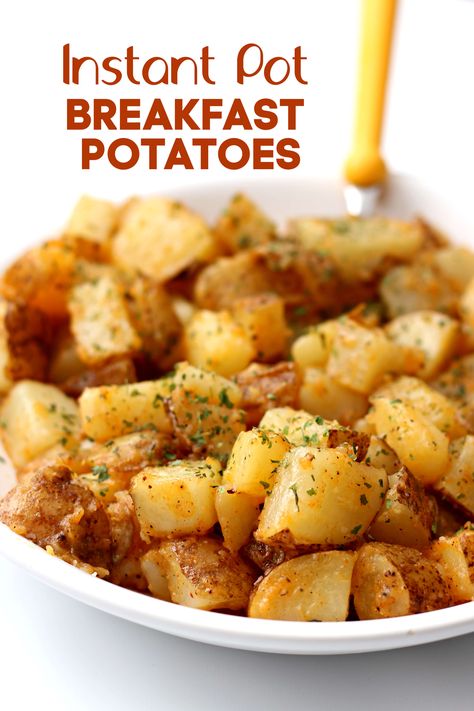 Instant Pot Breakfast Potatoes–-seasoned, buttery, cubed potatoes that are perfect to go with a hearty breakfast or when making breakfast for dinner. #instantpot Potatoes Instant Pot, Instant Pot Breakfast, Mama Cooking, Making Breakfast, Mississippi Mud, Cubed Potatoes, Best Instant Pot Recipe, Breakfast Potatoes, Instant Pot Dinner Recipes