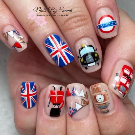 Nails London Style, England Flag Nails, Uk Nails Designs, Travel Themed Nails, Nails For London Trip, London Marathon Nails, London Nails Ideas, London Nail Art, England Nails Designs