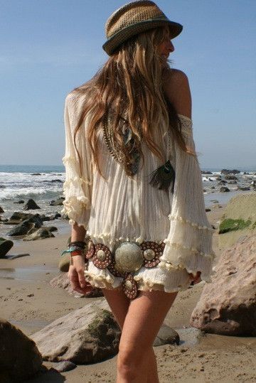 Cute for the beach Lumineers Aesthetic, Hippy Skirt, Hippie Elegante, Look Hippie Chic, Estilo Hippy, Mode Hippie, Estilo Hippie, Ibiza Fashion, Angel Aesthetic