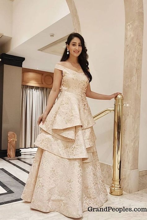 Shivya Pathania Born 26 July 1991 Is an Indian Model and TV Actress. Shivya Pathania, Bridal Makeup Images, Indian Wedding Hairstyles, Family Tv, Indian Tv Actress, Radha Krishna Photo, Indian Models, Prom Dresses Ball Gown, Wedding Dance