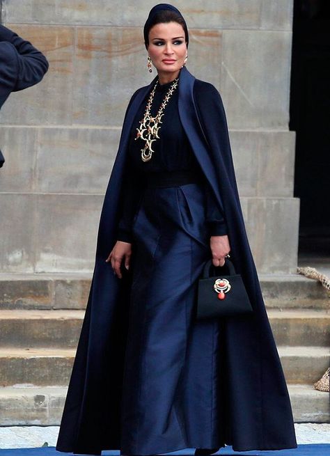 Sheikha Mozah, Coat And Dress, Abaya Style, Style Royal, Estilo Real, Queen Fashion, Olivia Palermo, Abayas Fashion, Abaya Fashion