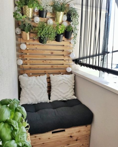 Balcon Mic, Indian Balcony, Small Apartment Balcony Ideas, Balkon Decor, Tiny Balcony, Balcony Design Ideas, Small Balcony Garden, Balkon Design, Small Balcony Design