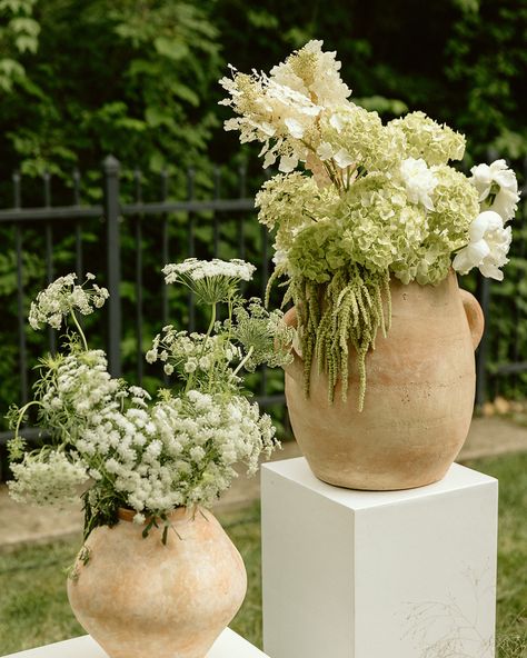 pots on pillars at wedding ceremony Wedding Potted Flowers, Olive Branch Floral Arrangement, Potted Wedding Flowers, Coffee Table Floral Arrangements, Outdoor Garden Wedding Ceremony, Potted Flowers Wedding, Wedding Flower Pots, Outdoor Ceremony Backdrop, Amaranthus Flower