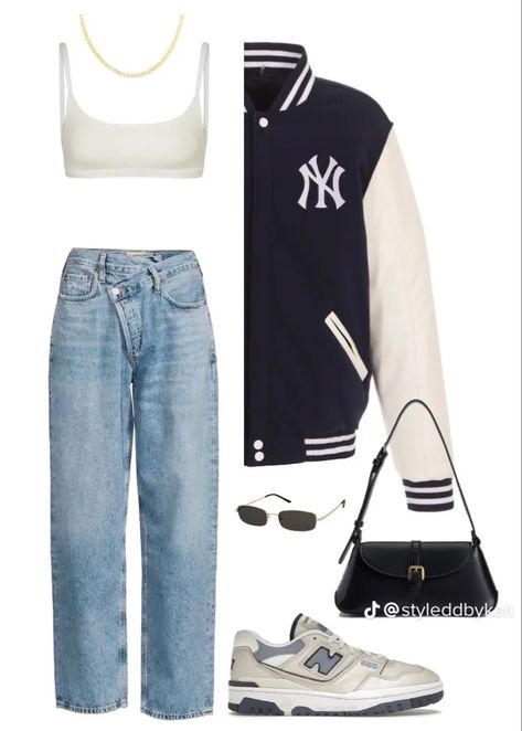 Yankee Outfits Women, Nyc Casual Outfits, Mlb Wife, Yankees Outfit, Yankee Fitted, Outfits College, Sport Events, Clothing Board, Fashion Jobs