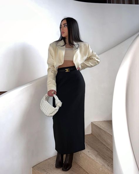 Long Black Skirt Outfit Dressy, Navidad Outfit, Outfit Elegantes, Minimal Look, Outfit Inspo Fall, Dress Cuts, School Outfits, Winter Boots, Black Fashion