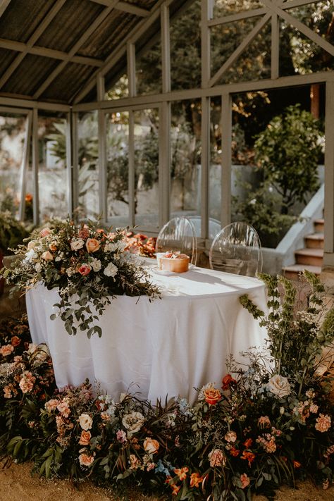 Botanical Fall Wedding, Fall Greenhouse Wedding, Outdoor Wedding Glasshouse, Greenhouse Wedding Reception, Moody Greenhouse Wedding, Greenhouse Micro Wedding, Greenhouse Elopement, Autumn Wedding Decor, Top Table Flowers