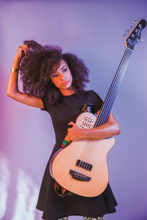 Music Band Photography, Esperanza Spalding, Jazz Guitar Lessons, Florence And The Machine, Musician Photography, Behind The Scenes Photos, Band Photography, Guitar Girl, Female Musicians