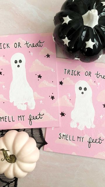 Fall Halloween Toddler Crafts, Ghost Footprint Art, Footprint Ghost, Halloween Crafts For Toddlers Footprint, Halloween Baby Craft Ideas, Baby Foot Halloween Craft, Baby Ghost Footprints, Ghost Footprint Craft, Halloween Baby Feet Crafts