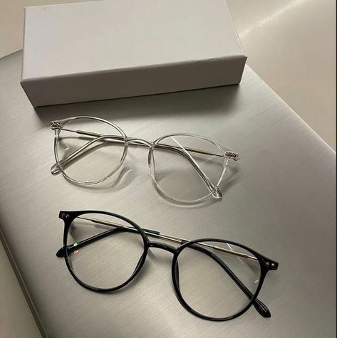 New Glasses Aesthetic, Glasses Frames For Women Trendy, Trendy Frames For Women, Aesthetic Glasses Frames For Women, Glasses Frames Aesthetic, Aesthetic Eyeglasses, Trendy Glasses For Women, Eye Glasses Aesthetic, Eyeglasses Aesthetic