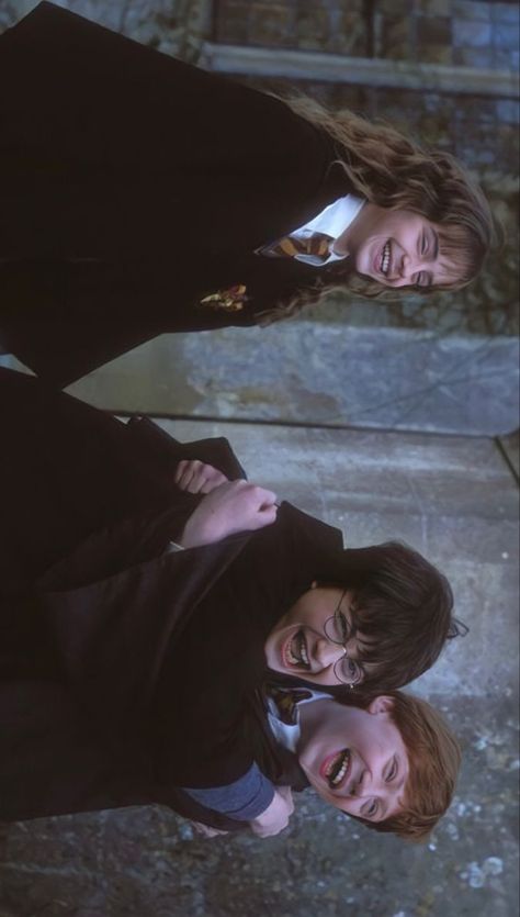 Harry Potter Golden Trio Wallpaper, Golden Trio Wallpaper, Harry Potter Golden Trio, Harry Potter Lock Screen, Harry Potter Pc, Trio Wallpaper, Hermione And Ron, Harry Potter Journal, Harry Hermione