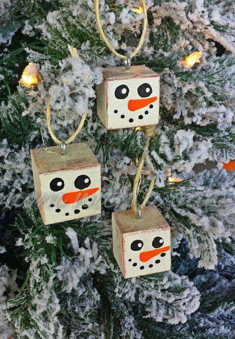 Wooden Snowman, Wooden Christmas Decorations, Snowman Ornament, Christmas Wood Crafts, Christmas Ornaments Homemade, Snowman Ornaments, Christmas Ornament Crafts, Christmas Ornaments To Make, Christmas Wood