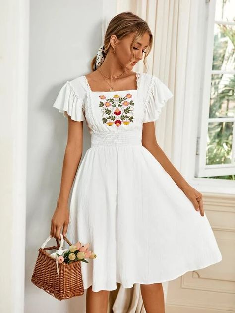 Beach Dresses Summer Maxi, Cute Summer Dresses Aesthetic, Beach Dresses Summer Bohemian, Cute Summer Outfits Dresses, White Dress Outfit Summer, Casual Beach Dresses, White Dress Summer Short, Aesthetic White Dress, White Long Dress Summer