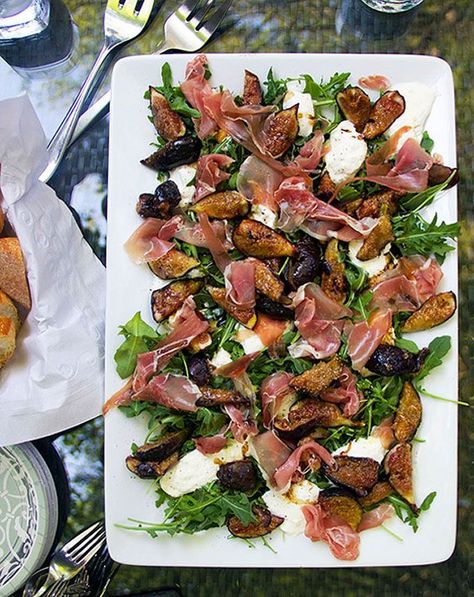 Grilled Figs Prosciutto and Burrata Salad/Appetizer • the easiest elegant appetizer that everyone loves! Grilled Figs, Burrata Appetizer, Prosciutto Burrata, Prosciutto Appetizer, Meat And Veggies, Elegant Appetizers, Fig Recipes, Italian Appetizers, Summer Appetizer