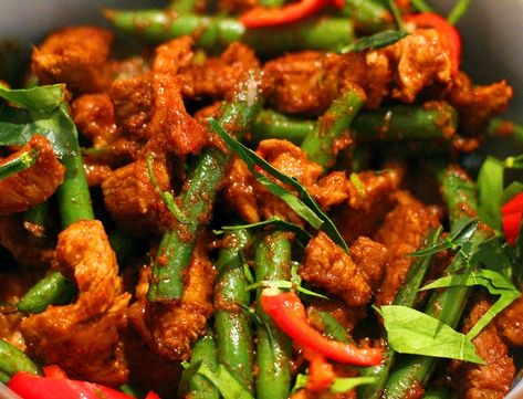 Prik Khing Recipe, Prik King Recipe, Pad Prik King Recipe, Pad Prik, Khmer Food, Lime Leaves, Long Bean, Kaffir Lime Leaves, Thailand Food