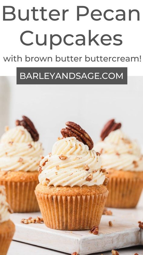 These brown butter pecan cupcakes are made with nutty brown butter and topped with toasted buttered pecans! They're the perfect fall dessert! Pecan Cupcakes Recipe, Buttered Pecans, Butter Pecan Cupcakes, Brown Butter Recipes, Pecan Biscotti, Pecan Pie Cupcakes, Pecan Cupcakes, Classic Pecan Pie, Boozy Cupcakes