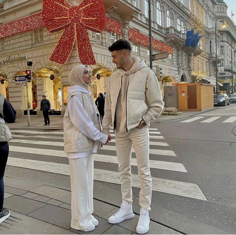 Muslim Couple Goals, Hijabi Couple, Halal Couple, Couple Outfits Matching, Fall Travel Outfit, Estilo Hijab, Couple Matching Outfits, Stile Hijab, Flipagram Instagram