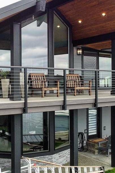 Aircraft Cable Deck Railing, Modern Iron Railings Outdoor, Contemporary Railings Exterior, Horizontal Cable Deck Railing, Deck Railing Cable, Exterior Cable Railing, Outdoor Porch Railing Ideas, Deck Railing Modern, Cable Railing Fence