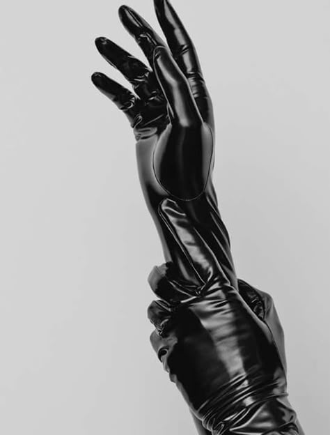 @kimmiecla Gloves Aesthetic, Hilary Rhoda, Yennefer Of Vengerberg, Selina Kyle, Leder Outfits, Photographie Inspo, Latex Gloves, American Horror, American Horror Story