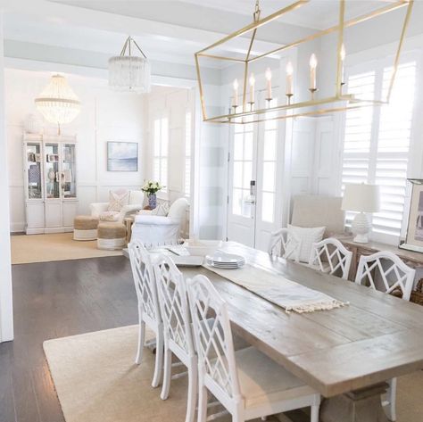 Costal Dining Rooms, Modern Coastal Dining Room Ideas, Coastal Dinning Room, Hampton Dining Room, Coastal Kitchen Table, Modern Coastal Dining Room, Beach House Dining Room, Beach House Furniture, Coastal Cottage Decorating