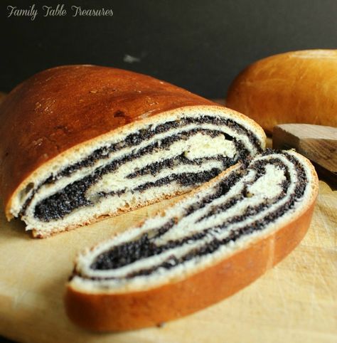 Polish Poppy Seed Roll {Makowiec} - Family Table Treasures Poppyseed Roll Recipe, Sweet Yeast Bread, Poppy Seed Roll, Babka Bread, Polish Recipe, Poppy Seed Filling, Poppy Seed Bread, Polish Desserts, Nut Rolls