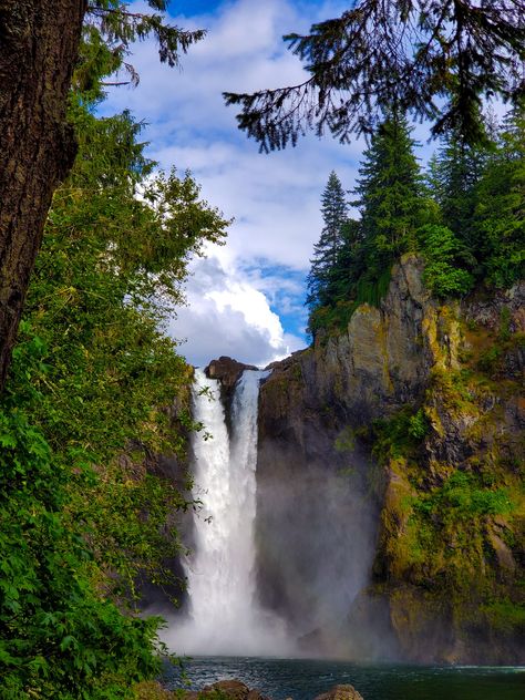 Snoqualmie Falls (3024x4032) [OC] Click the link for this photo in Original Resolution. If you have Twitter follow twitter.com/lifeporn5 for more cool photos. Thank you author: https://bit.ly/2Zz7vU9 Broadcasted to you on Pinterest by pinterest.com/sasha_limm Have The Nice Life! Snoqualmie Falls, Easy Jet, National Photography, Amazing Images, Geocaching, Landscape Photographers, Land Scape, Nature Photos, Solo Travel