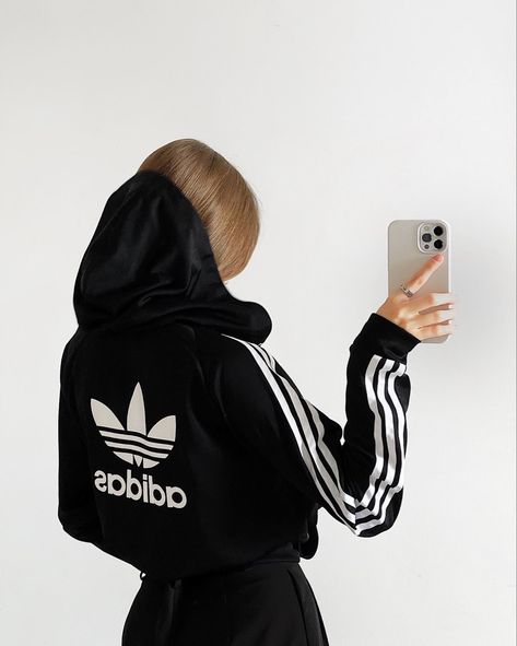 Adidas Hoodie Outfit, Adidas Fits, Adidas Outfit Women, Blazer Outfits Casual, Tracksuit Outfit, Gym Clothes Women, Trendy Summer Outfits, Adidas Outfit, Hoodie Outfit