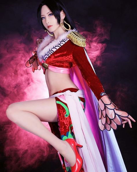 Hancock Cosplay, Hancock One Piece, Cosplay Poses, Luffy And Hancock, Cosplay For Women, Cosplay Costumes For Women, Anime Collection, One Piece Luffy, Selfie Ideas