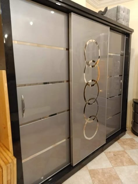 Wardrobe Inside Design, Wooden Cupboard Design, Modern Wardrobe Design, Wardrobe Laminate Design, Sliding Door Wardrobe Designs, Wall Wardrobe Design, Glass Wardrobe, Wardrobe Design Modern, Bedroom Wardrobe Design