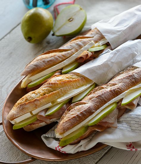 Pear Sandwich, Pear Recipe, Deli Style Sandwiches, Brie Sandwich, French Sandwich, French Picnic, Baguette Sandwich, Cold Sandwiches, Deli Sandwiches