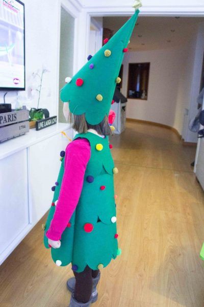 Disfraz Casero de Árbol de Navidad Infantil Christmas Sweater Ideas, Chrismas Crafts, Christmas Tree Costume, Kids Christmas Dress, Tree Costume, Christmas Trees For Kids, Christmas Tree Dress, Xmas Theme, Sweater Ideas