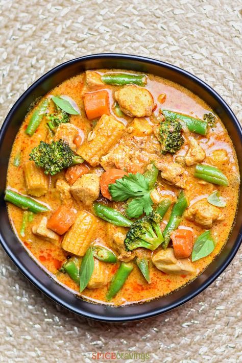 Easy 30-minute Instant Pot recipe for Thai Massaman Curry, a sweet, spicy, and creamy Thai curry with soft chicken and colorful vegetables.  #thaifood #massamancurry #instantpotrecipes