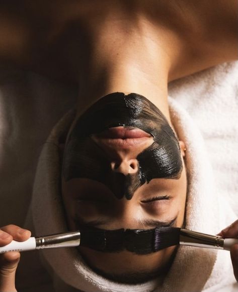 Fieldstone Spa Spa Aesthetic Black Women, Moody Skincare Aesthetic, Facial Branding Photos, Dark Esthetician Aesthetic, Spa Facial Aesthetic, Spa Night Aesthetic, Facial Spa Aesthetic, Spa Photoshoot Ideas, Spa Day Aesthetic