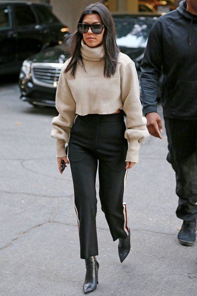 Kourtney Kardashian Crop Top - Lead Kardashian Style Casual, Estilo Kim Kardashian, Estilo Kardashian, Kourtney Kardashian Style, Robert Kardashian, Kardashian Outfit, Kendall Jenner Outfits, Reality Tv Stars, Jenner Outfits