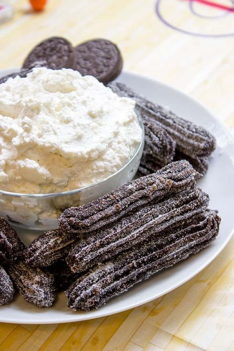 Oreo Churros Churros Recipes, Oreo Snacks, Best Churros Recipe, Oreo Churros, Chocolate Churros, Mexican Desert, Oreo Filling, Homemade Chocolate Bars, Dinner Then Dessert