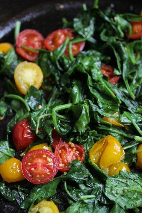 Cherry Tomatoes And Spinach Recipes, Spinach Recipes Side, Tomato Recipes Healthy, Indian Spinach, Tomato Side Dishes, Spinach Side Dish, Spinach Recipes Healthy, Fried Spinach, Eat For Energy