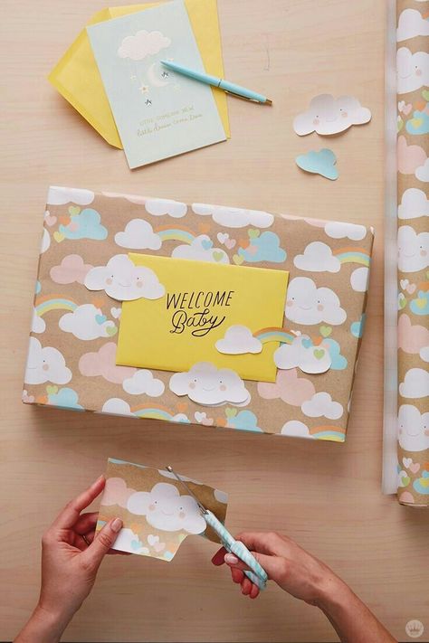 Baby Gift Wrapping, Gift Wrap Ideas, Creative Diy Gifts, Gifts Wrapping Diy, Wrap Ideas, Baby Shower Presents, Creative Gift Wrapping, Cadeau Diy, Diy Gift Wrapping