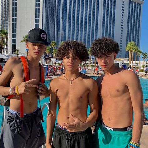 Vallykpena’s Wife💍💜 (@vallyk16) • Instagram photos and videos Light Skins Boy, Hot Mixed Guys Curly Hair, Cute Curly Hair Boys, Lightskins Guys, Cute Mixed Guys, Cute Mixed Boys, Light Skin Guys, Black Teenage Boys, Mixed Boys