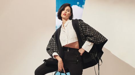 Donning on the Louis Vuitton x Fornasetti collection and a supermodel-inspired bob cut, read an excerpt of this month’s cover star Catriona Gray. Related: Catriona Gray Is Coloring Beyond The Lines of Change In This New Project Now known the world over, Catriona — a fan favorite for her famous sultry “lava walk” — was […] The post Make A Statement: Catriona Gray Wears The Louis Vuitton x Fornasetti Collection appeared first on MEGA. Catriona Gray, Cream Silk, Tweed Dress, Double Breasted Blazer, Beauty Queens, Bob Cut, New Project, Comfortable Outfits, Blue Leather