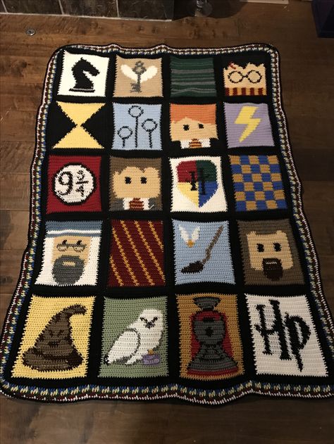 Giga Chad, Harry Potter Blanket, Harry Potter Crochet, Mode Crochet, Crochet Wall Hangings, Harry Potter Crafts, Tapestry Crochet Patterns, C2c Crochet, Harry Potter Diy