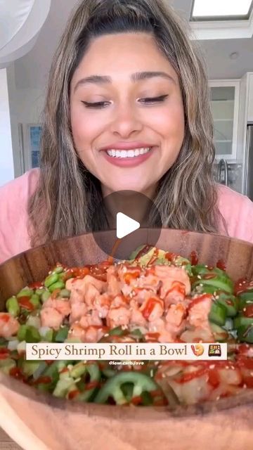 Keto diet guide | SPICY SHRIMP ROLL IN A BOWL!! (low carb) by @low.carb.love Let me know your favorite sushi roll?! Save this and share with friends and fa... | Instagram Sushi Bowl With Cream Cheese, Keto Sushi Bowl, Spicy Shrimp Roll, Spicy Shrimp Bowl, Shrimp Sushi Rolls, Keto Bowls, Keto Sushi, Low Carb Sushi, Shrimp Roll