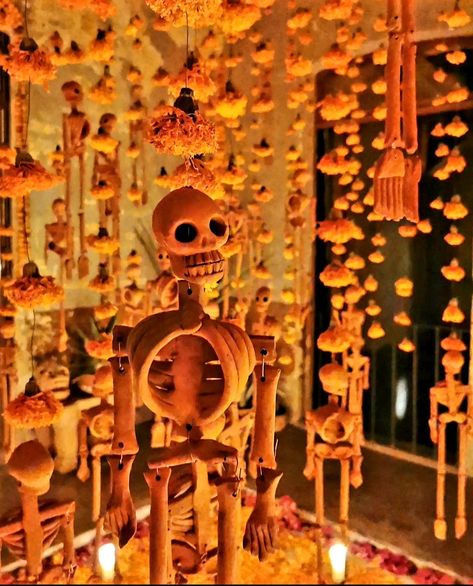 Mexican Altar, Mexican Gothic, Dia De Los Muertos Decorations Ideas, Mexico City Travel, Latest Obsession, Mexican Christmas, Austin Homes, Halloween Time, Arte Popular